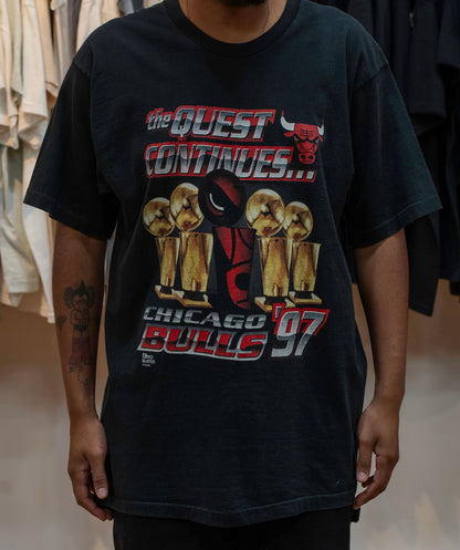 Vintage 1997 Chicago Bulls The Quest Continues Championship T Shirt Sz 2XL