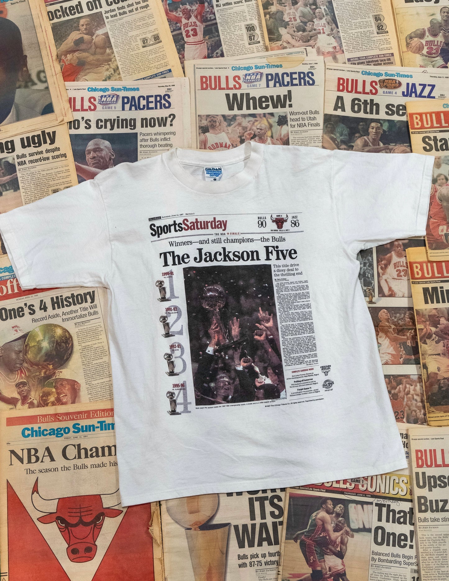 Vintage 1997 Chicago Bulls The Jackson Five NBA Champions News Paper T Shirt Sz L